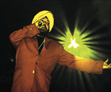 Daler Mehndi belts out a foot-tapping number at the Parade Ground in Chandigarh on Saturday — photo by Pankaj Sharma