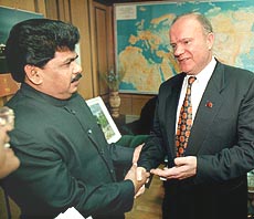 Lok Sabha Speaker G.M.C. Balayogi and Communist leader Gennady Zyuganov shake hands.