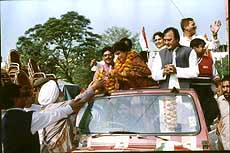 Actor-turned-politician Sunil Dutt campaigning in Delhi.