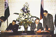 Union Finance Minister Yashwant Sinha and Russian First Deputy Prime Minister Yuri Maslyukov signing a document