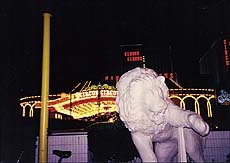 Circus Circus hotel houses the world’s largest permanent circus