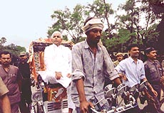 RJD Chief Laloo Prasad going to the nearby CBI office in Patna on a rickshaw.
