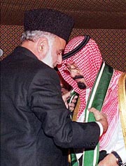 Pakistani President Rafiq Tarar (left) decorates visiting Saudi Arabia Crown Prince Abdallah Bin Abdul Aziz Al-Saud, with Pakistan's highest civil award, Nishan-I-Pakistan