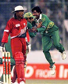 Pakistani cricketers Salim Malik (right) and Wasim Akram celebrate as Malik claims a West Indian wicket at the Bangabandhu stadium in Dhaka on Thursday.