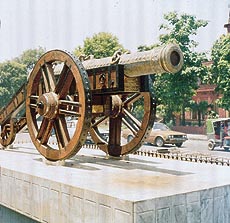 Zamzama was placed opposite to the gate of the Lahore museum