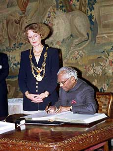 Bonn, Germany: President K. R. Narayanan signing the golden book at the City Hall of Bonn while Lord Mayoress of Bonn is standing next to him at a function on Tuesday.