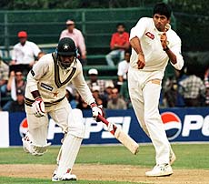 Venkatesh Prasad trapped leg before the wicket by Saeed Anwar of Pakistan, who was hit by the ball in the shoulder in Sahara Cup action in Toronto on Saturday. AP/PTI