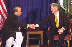 NEW YORK : President Clinton meets with Pakistan Prime Minister Nawaz Sharif at the U.S. Mission to the United Nations in New York on Sunday.