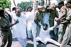 Policemen arresting RJD workers