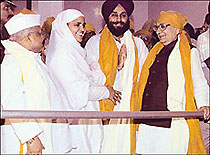 The Vice-President of India, Mr Krishan Kant is seen exchanging notes with Mr Sukhbir Singh Badal, the SGPC chief, Bibi Jagir Kaur, and Haryana Governor Mahabir Prashad, after paying obeisance at Tahkt Sri Kesgarh Sahib on April 12, 1999