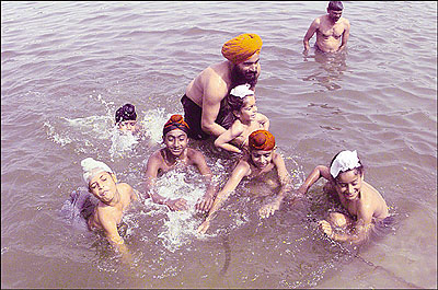 Pilgrims taking dip in holy sarovar at Anandpur Sahib on April 12, 1999