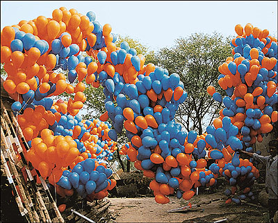 Thousands of balloons, which later dotted the sky, after a tercentenary procession reached Anandpur Sahib on April 12, 1999