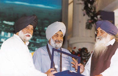 TRAI Chairman, Justice Savinder Singh Sodhi, being confered the Order of the Khalsa, at a ceremony at Anadpur Sahib on Tuesday, April 13,1999