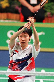 Cindana Hartono of Indonesia raises her arms in victory after winning the Sea Games Ladies Badminton singles finals against Sujitra Eakmongkolpaisar of Thailand, in Bandar Seri Begawan on Saturday. Hartono won the match 11-5, 11-2. 