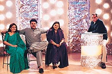 Mohan Kapur with guests in Aap Ki Tarif