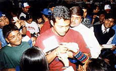 Indian Act Leander Paes autographs at Gymkhana ground 