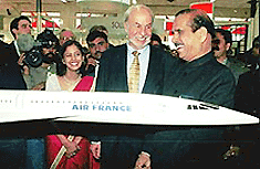 Union Minister of Heavy Industries and Public Enterprises Manohar Joshi with Mr Luis Besson, the Minister for Public Works, Housing and Transport, the Republic of France, having a close look at the French model of Concord aircraft at the inauguration of French technology and trade exhibition in New Delhi on Monday
