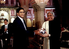 Ustad Amjad Ali Khan presenting "Mastermind India '99" trophy to Ajai Banerji at the City Palace in Jaipur recently