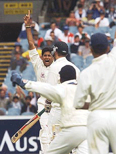 Indian bowler Venkatesh Prasad (left) appeals a caught behind decision for the Australian batsman Adam Gilchrist (second from left) during the second day of their cricket test in Melbourne on Monday