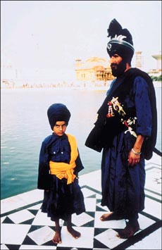 Hari Singh with a young disciple