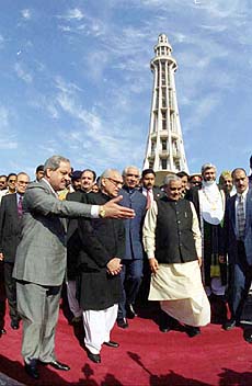 Prime Minister Atal Bihari Vajpayee in front of Minar-e-Pakistan in Lahore on Sunday