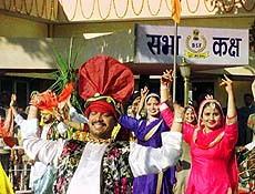 Men and women present "bhangra" shortly before Prime Minister Atal Bihar Vajpayee undertakes his bus ride into Pakistan on Saturday