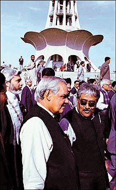 Prime Minister Atal Behari Vajpayee visiting Minar-e-Pakistan in Lahore.