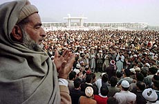 Thousands of Pakistanis offer special prayers for rain.