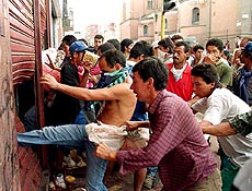 Colombians storm a store