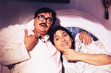 Archana with Rakesh Bedi in Jaane Bhi Do Paaro