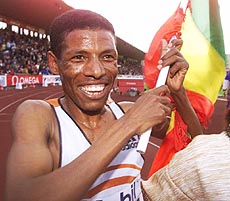    OSLO : Haile Gebrselassie of Ethiopia carries his national flag as he performs a lap of honour after winning the mens 5000 metre race at  the Bislett Games track and field meeting in Oslo on Wednesday. Gebrselassie took the race with a time of 12.53:92. AP/PTI