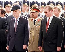 Syrian President Hafez Assad (left) and Russian Prime Minister Sergei Stepashin.