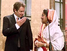 British Prime Minister Tony Blair talks to Sheikh Hasina