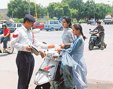 Traffic cops continued to challan helmetless women even after receiving message ordering them not to do so till July 15