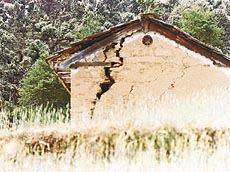 Cracks have appeared in the houses at Tamtna village of Jakholi block in Rudraprayag district of Garhwal following the recent earthquake.