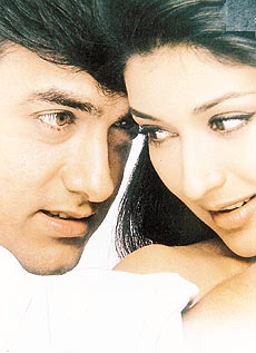High romance... Aamir Khan and Sonali Bendre in Sarfarosh