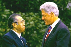 Japanese Prime Minister Keizo Obuchi and US President Clinton