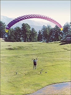 Sannasar, near Patni Top, is a treat for paragliders