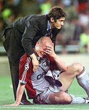 Bayern Munich's Carsten Jancker is consoled by non-playing teammate Bixente Lizarazu after Bayern were beaten 2-1 by Manchester United