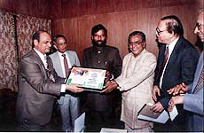 S.K. GUPTA, CMD, VSNL presenting a dividend cheque of Rs 41.06 crore to Communications Minister Ram Vilas Paswan in New Delhi on Tuesday 