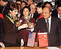 US Trade Representative Charlene Barshefsky (left) toasts with China's Foreign Trade Minister Shi Guangsheng (right) after a signing ceremony in Beijing on Monday.