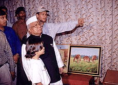 The Haryan Governor Mr Mahabir Prasad going round the oil paintings pertaining to Haryanavi culture and Kargil war displayed at the photo exhibition of young artist Mr Mahesh Dalal of Haryana at Haryana Bhawan, New Delhi on Monday