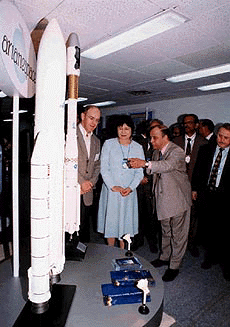 Dr K. Kasturirangan, Chairman, ISRO, showing a model of Ariane Rocket that launches India's INSAT Satellites from Kourou in French Guine, to Ms Kayoko Mizuta, Deputy Executive Secretary, ESCAP, after inaugurating the "Space 99", an exhibition on Space Technology in New Delhi on Monday