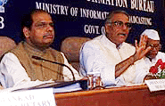 Union Finance Minister Yashwant Sinha makes a point at the Economic Editors Conference in New Delhi on Wednesday