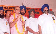 Union Minister for Urban Development, Mr Jagmohan, addressing a gathering during the "illumination week" organised All India General Secretary of SAD (Badal), Mr Onkar Singh Thapar, to mark the victory of the National Democratic Alliance in the Capital. 