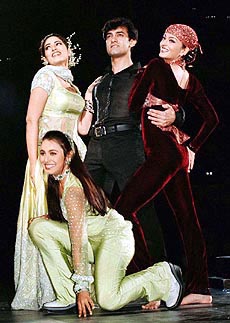 Amir Khan with former Miss World Aishwarya Rai, Twinkle Khanna and Rani Mukherjee performing at the Mega Millennium 99show at the Nassau Coliseum in New York on Saturday