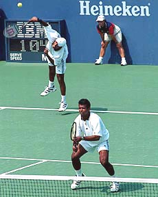 Mahesh Bhupathi, left, and Leander Paes