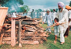 Gurinderjeet Singh, lights the pyre of his brother, Sepoy Sukhpreet Singh,