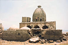 Bathu ki Larhi is in ruins