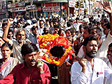 Party members of CPI-ML took out a rally with dead body of Chandrawar Rai Das, who was shot dead by booth grabbers at Kandap village under Gawarichak police station